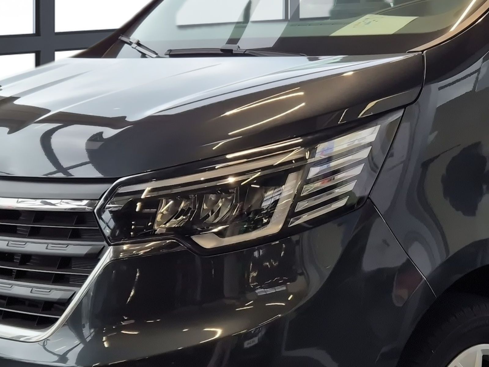 Fahrzeugabbildung Renault Trafic Combi L2H1 3,0t 9-Sitze Start dci 150