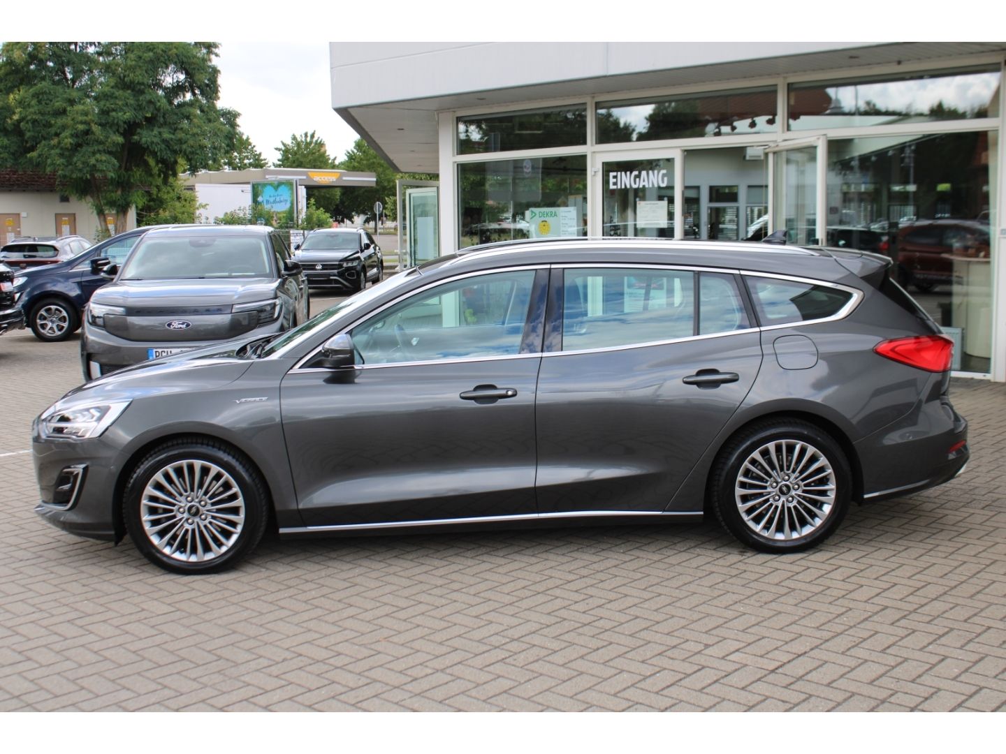 Fahrzeugabbildung Ford Focus Turnier Vignale ACC LED TWA Pano AHK RFK W