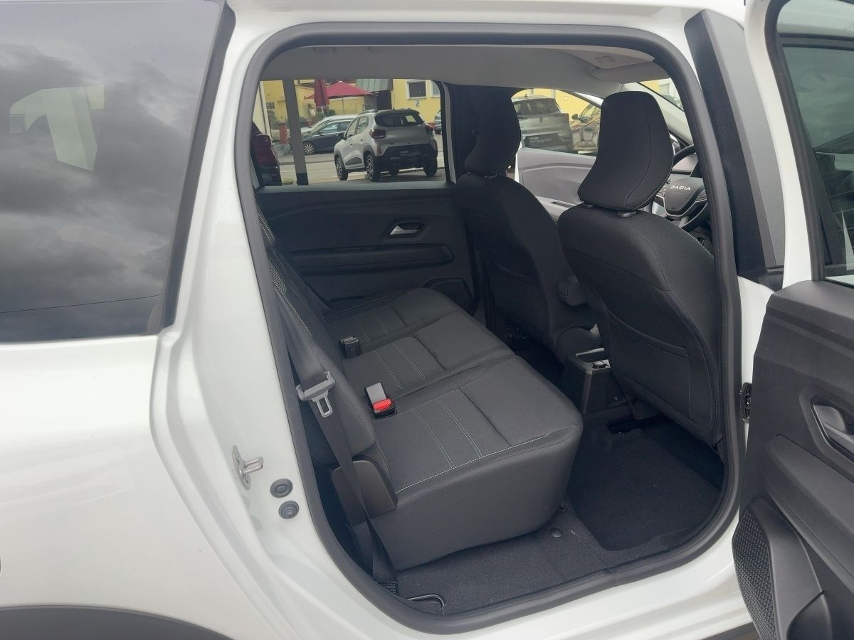 Fahrzeugabbildung Dacia Jogger Expression TCe 110 SHZ Kamera