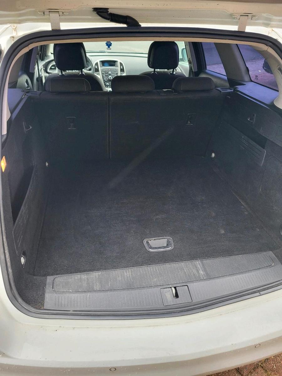 Opel Astra 2012 — photo 7