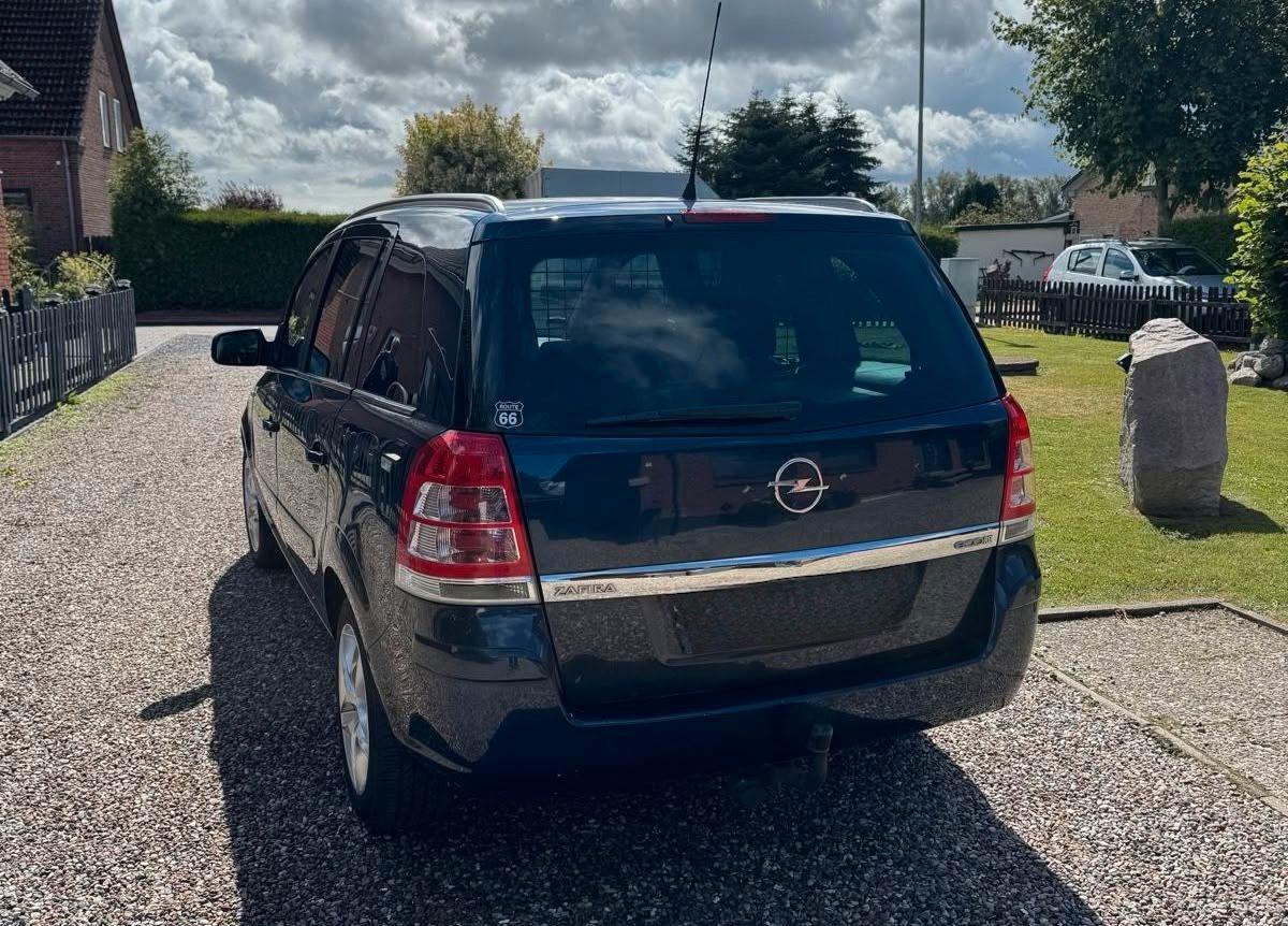 Opel Zafira 2011 — photo 8