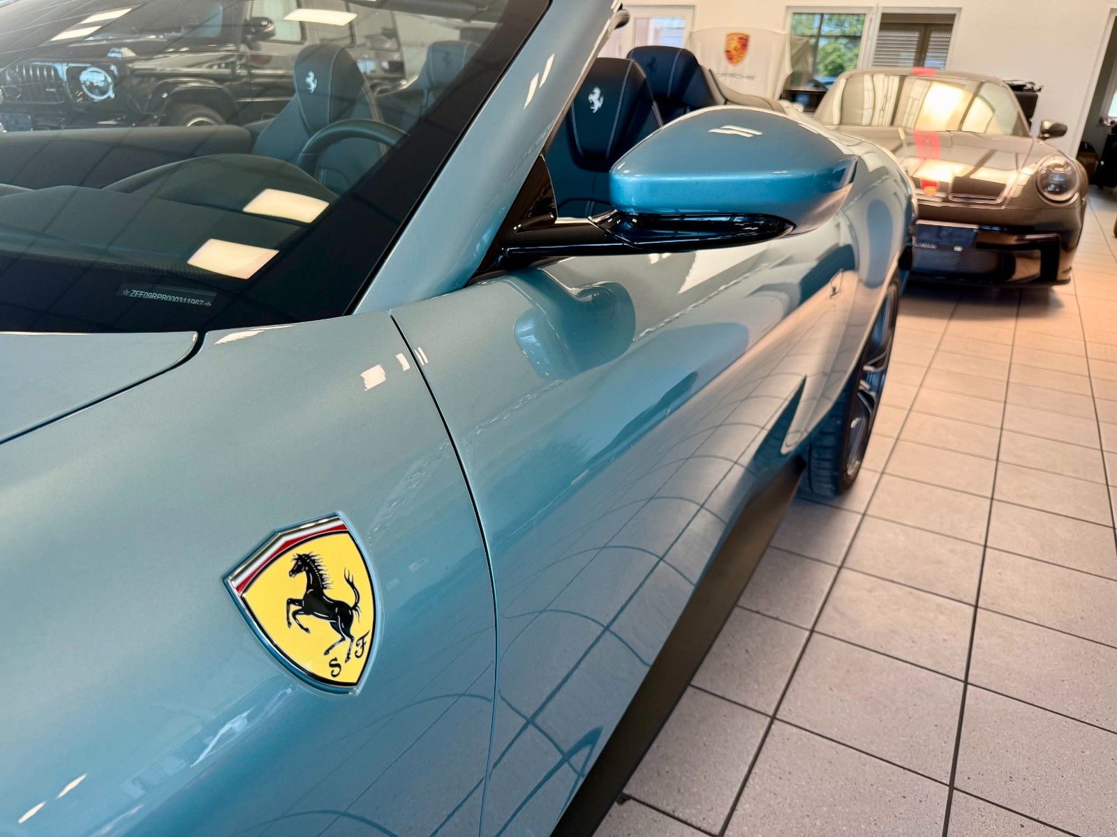 Fahrzeugabbildung Ferrari Roma Spider "SpecialColor"/JBL /Matrix /ACC/PPF