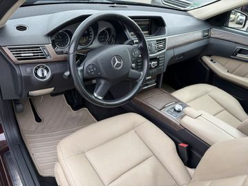 Mercedes E 220 - 6