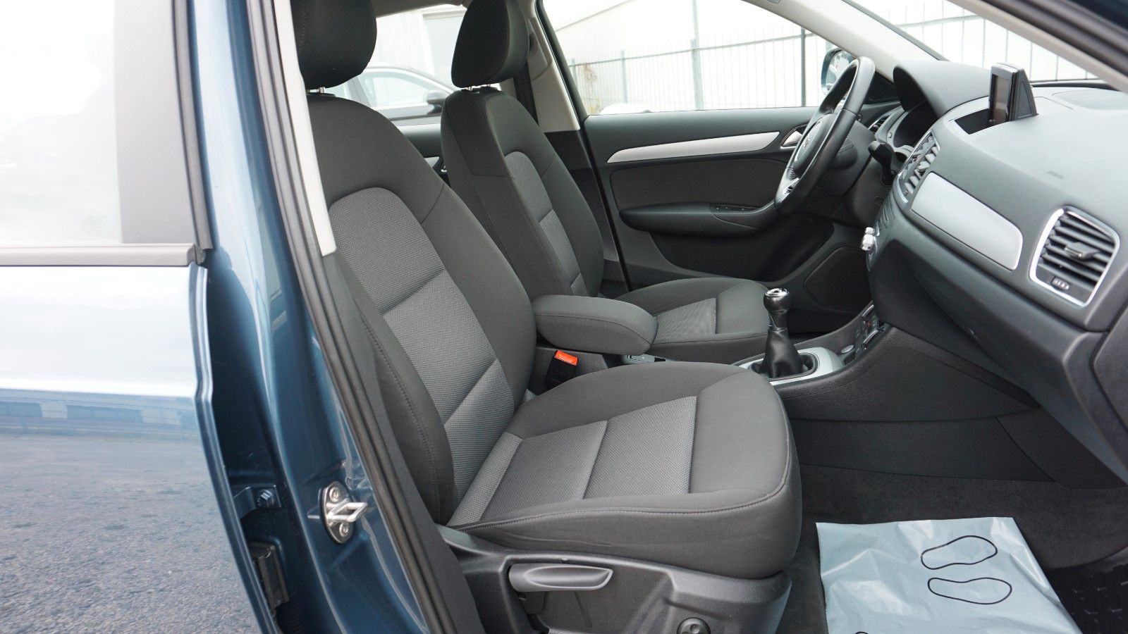 Fahrzeugabbildung Audi Q3 S Line, Navi, LED, AHK, Keyless, Start & Stop