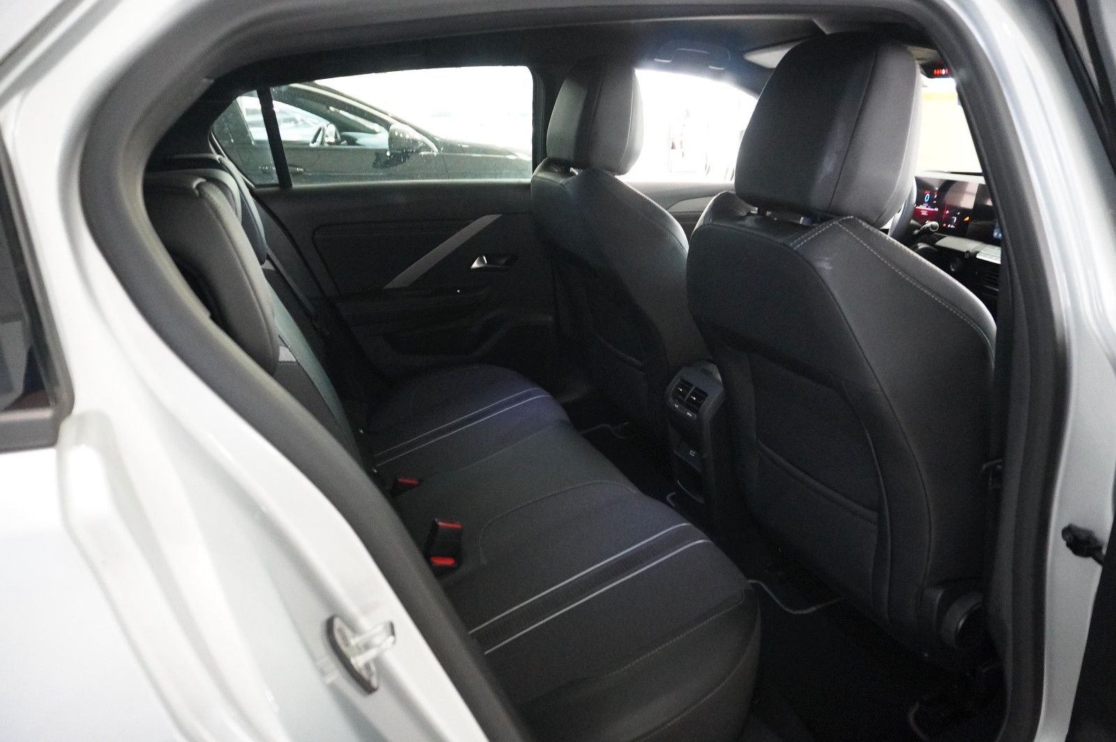 Fahrzeugabbildung Opel Astra L Lim. 1.6 HYBRID GS SPORT NAVI/360°/SPORT