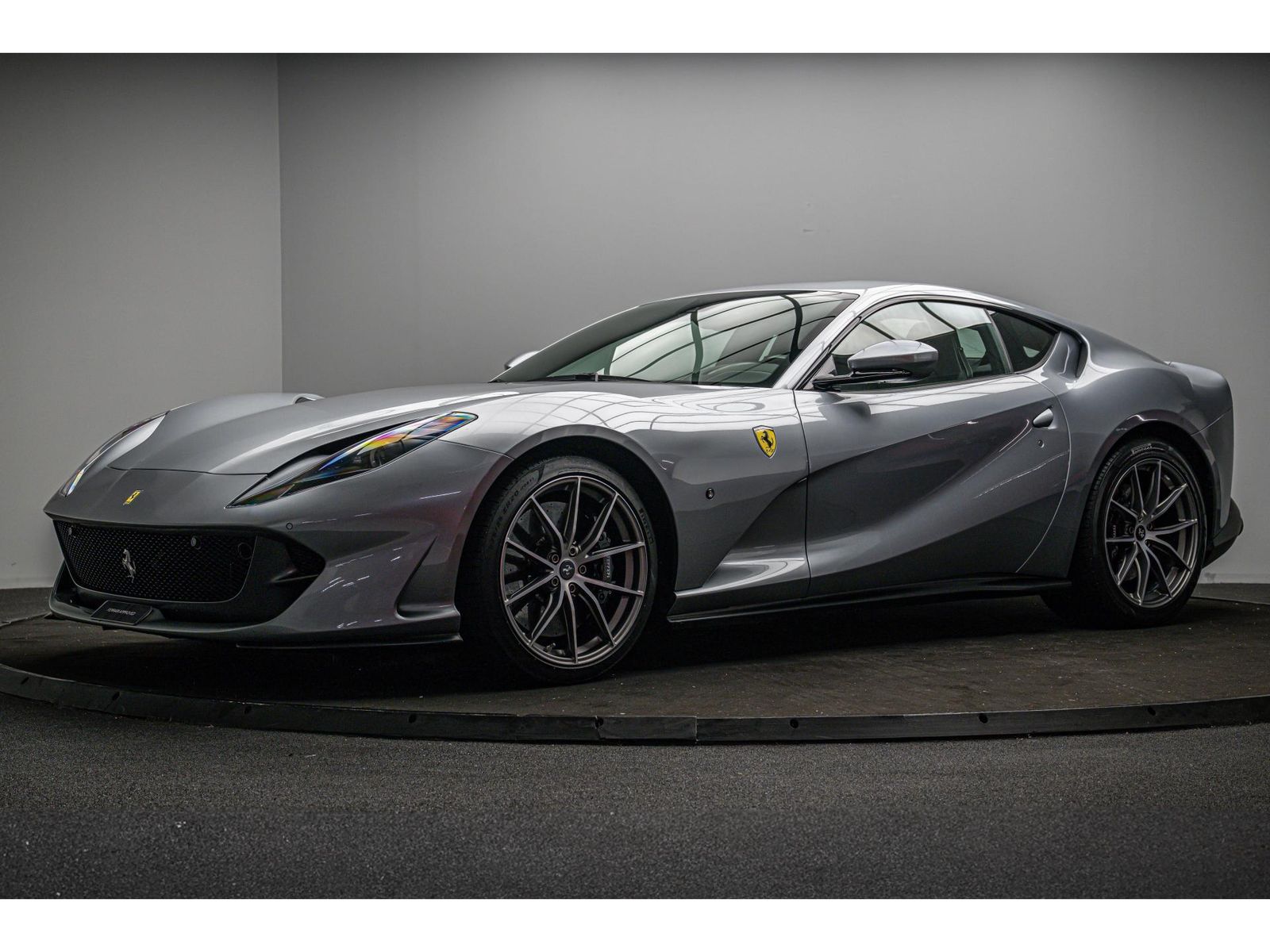 Ferrari 812 superfast 6.5 V12 800 imagem 2