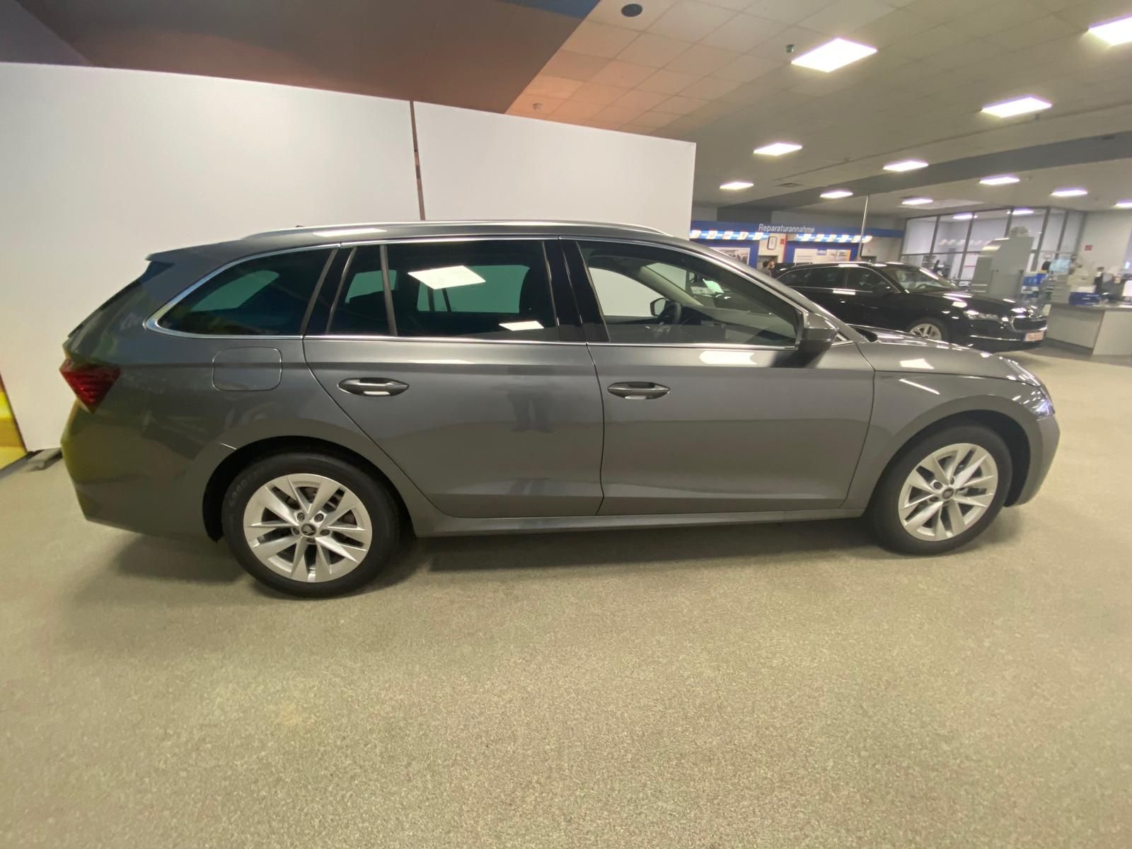 Fahrzeugabbildung SKODA Octavia 2.0 TDI DSG Selection AHK+5J GAR+APP+ACC