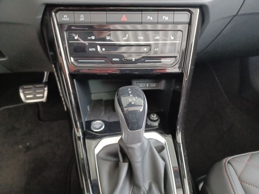Fahrzeugabbildung Volkswagen T-Roc Cabriolet 1.5 TSI DSG R-Line Edition Karma