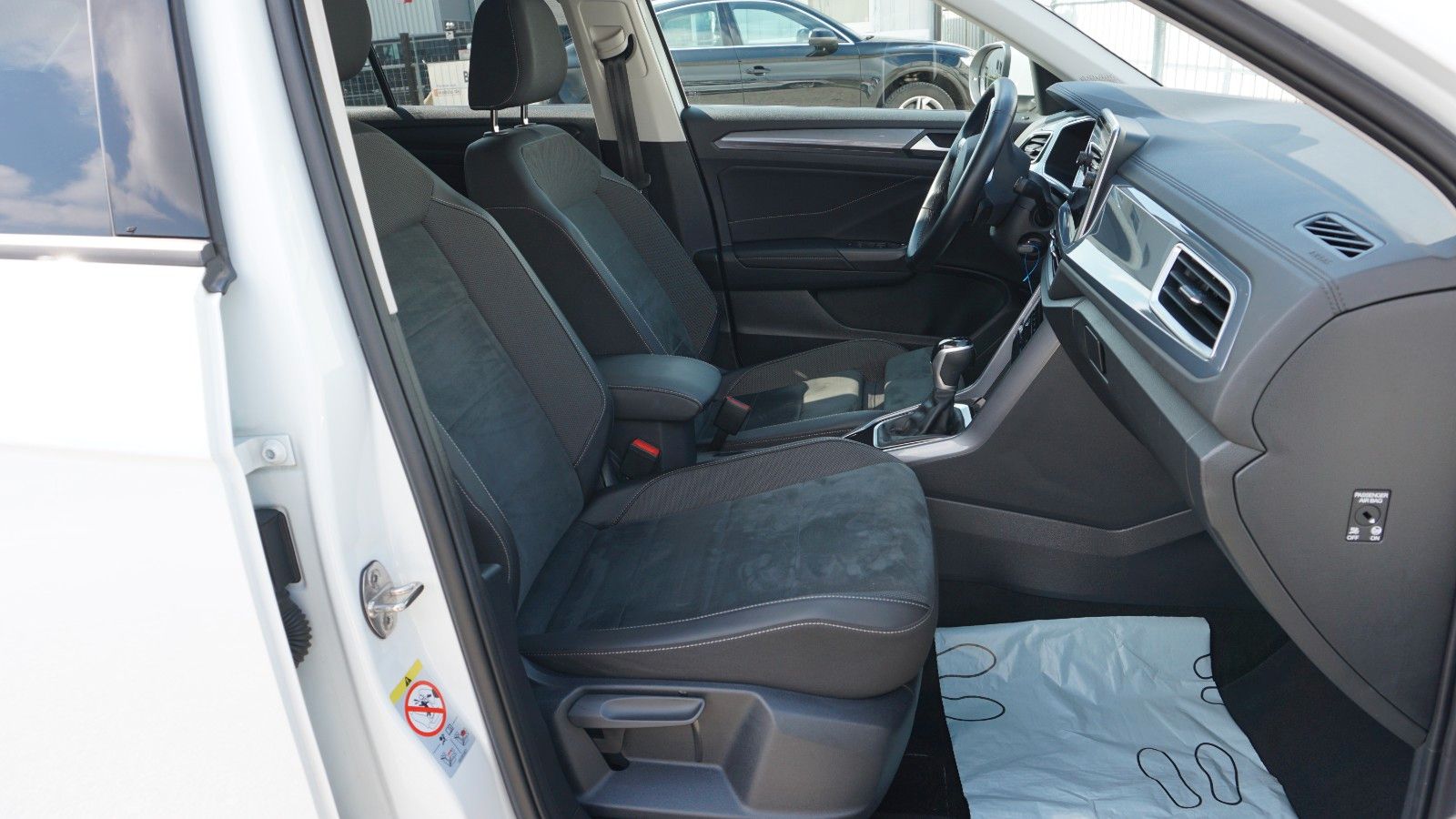 Fahrzeugabbildung Volkswagen T-Roc Style,DSG,Alcantara,LED Plus,Navi,IQ.Light