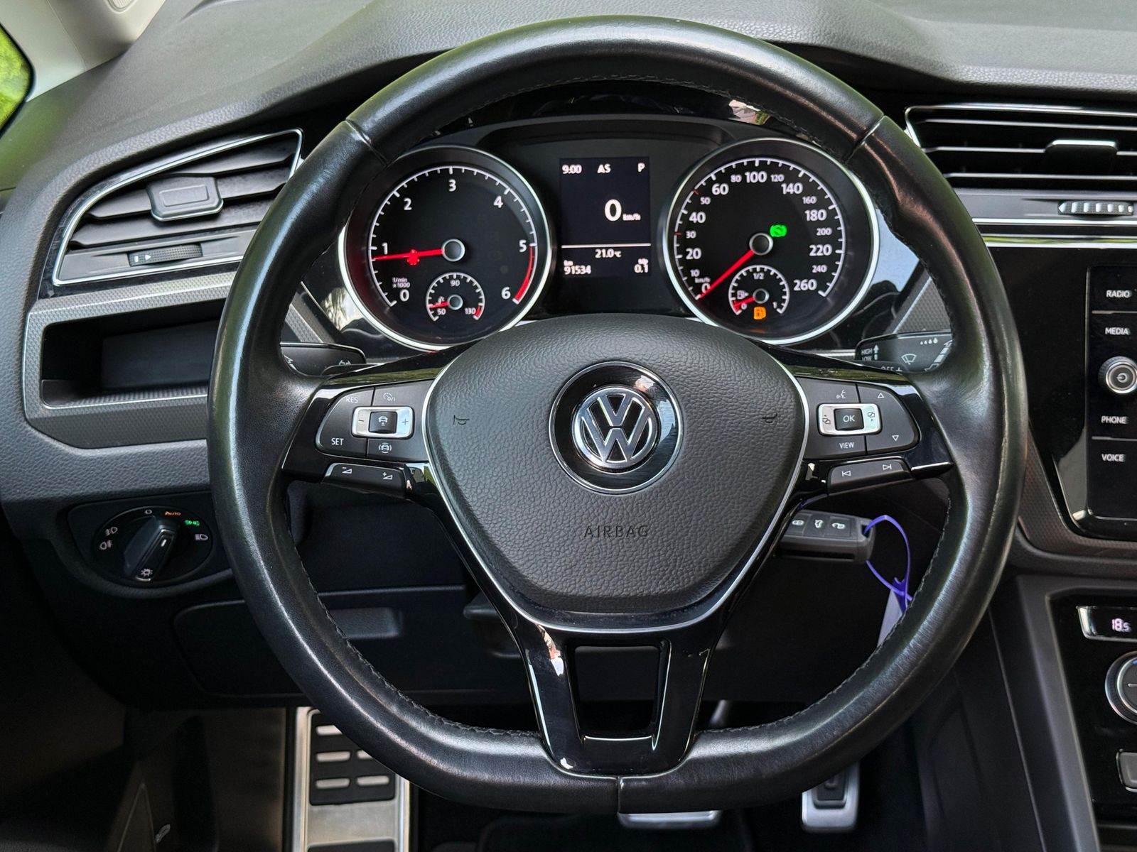 Fahrzeugabbildung Volkswagen Touran 2.0 TDI DSG IQ.DRIVE LED+ACC+NAV+SHZ+DAB