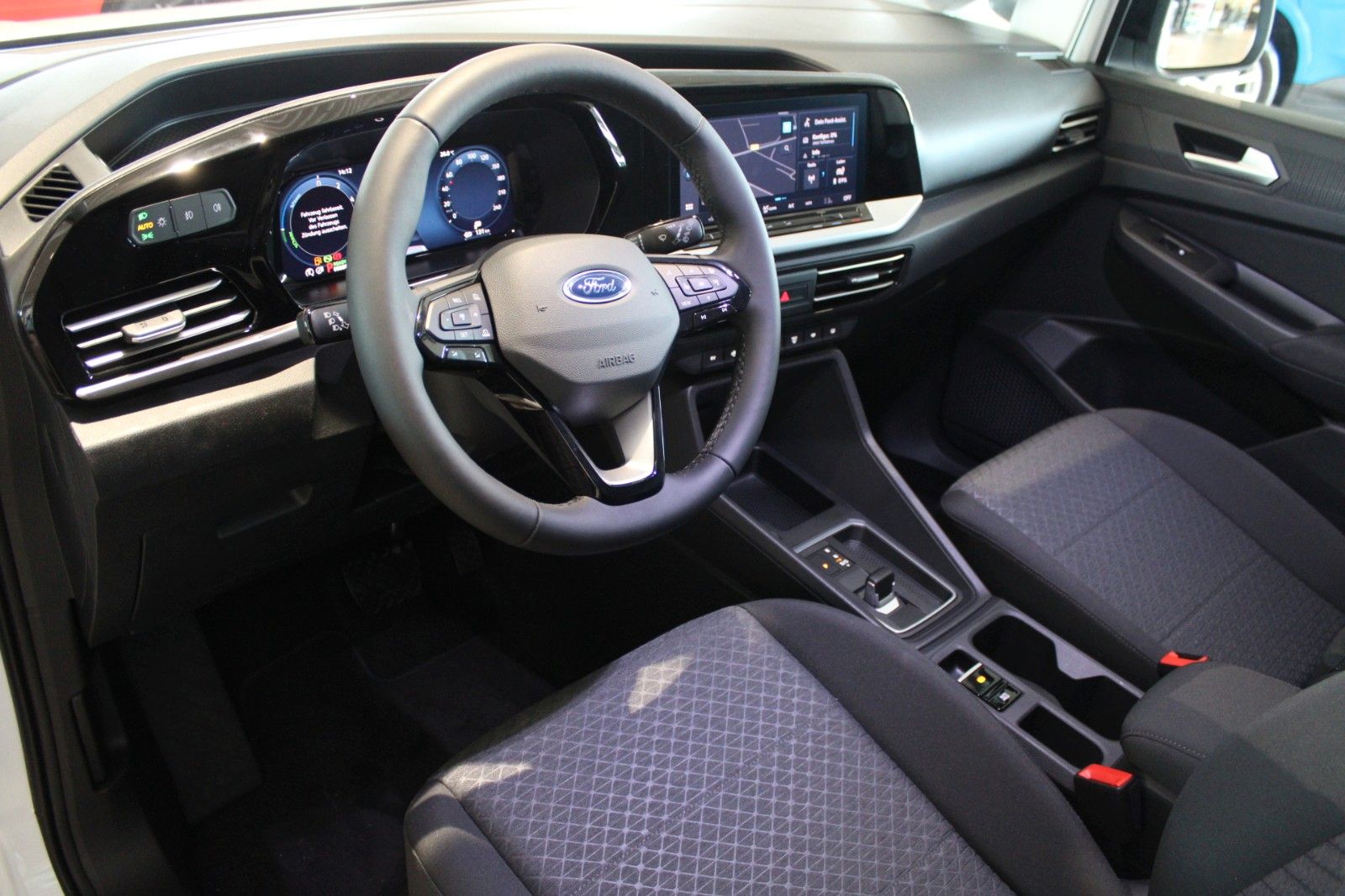 Fahrzeugabbildung Ford Tourneo Connect PHEV Titanium LED IAAC WinterP.