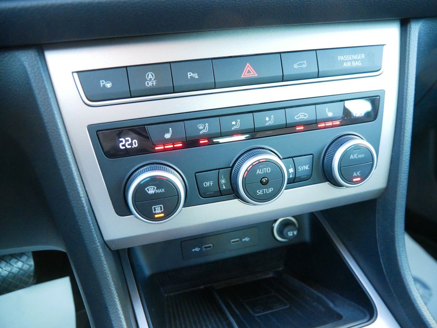 Fahrzeugabbildung SEAT Ateca 2.0 TDI Xperience AHK DSG Kamera ACC LED