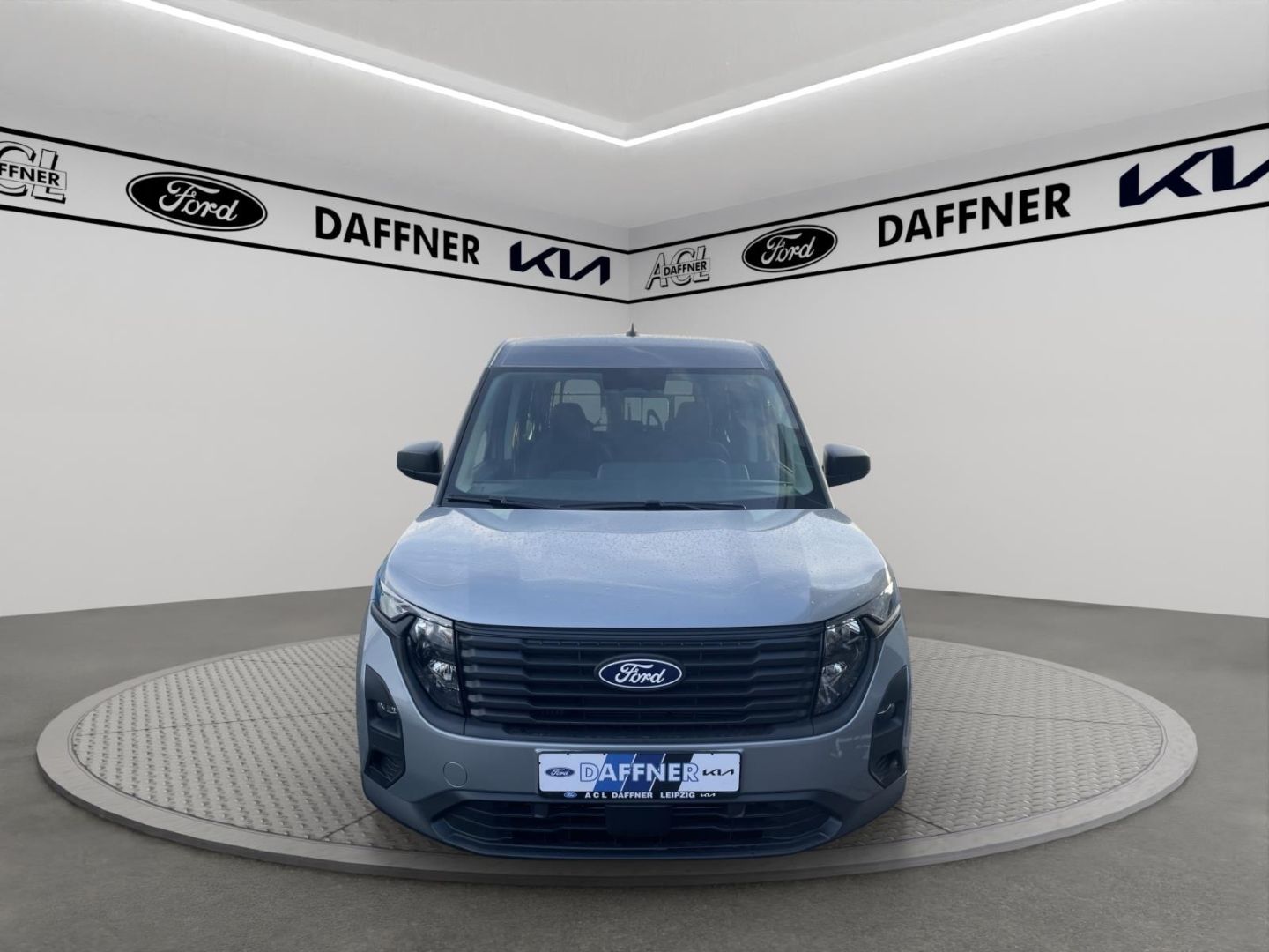 Fahrzeugabbildung Ford Transit Courier Trend Doppelkabine DAB LenkradH