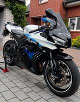 Honda CBR 600 RR - HONDA CBR 600 RR