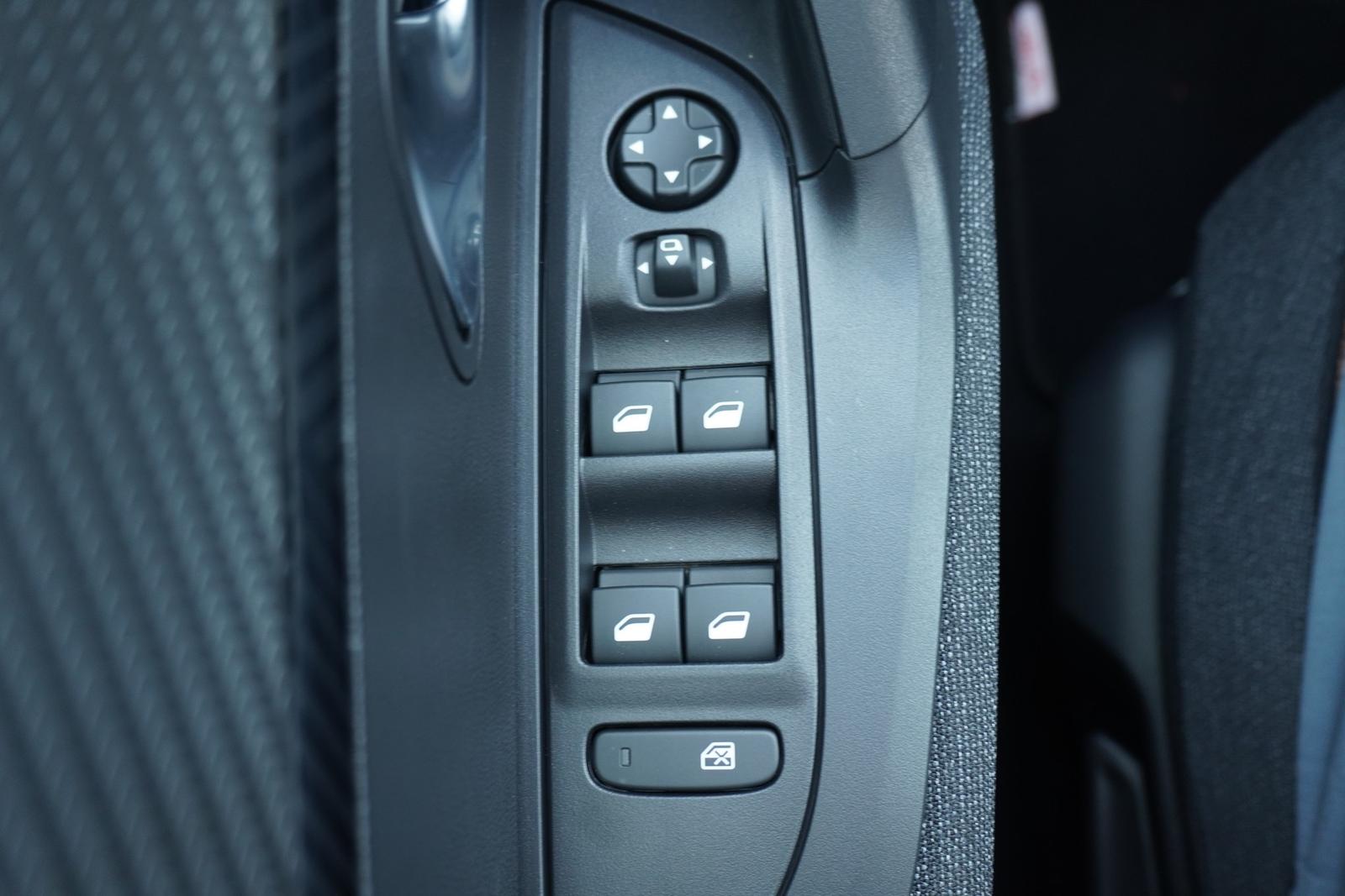 Peugeot 2008 1.2 PureTech LED Navi Kamera