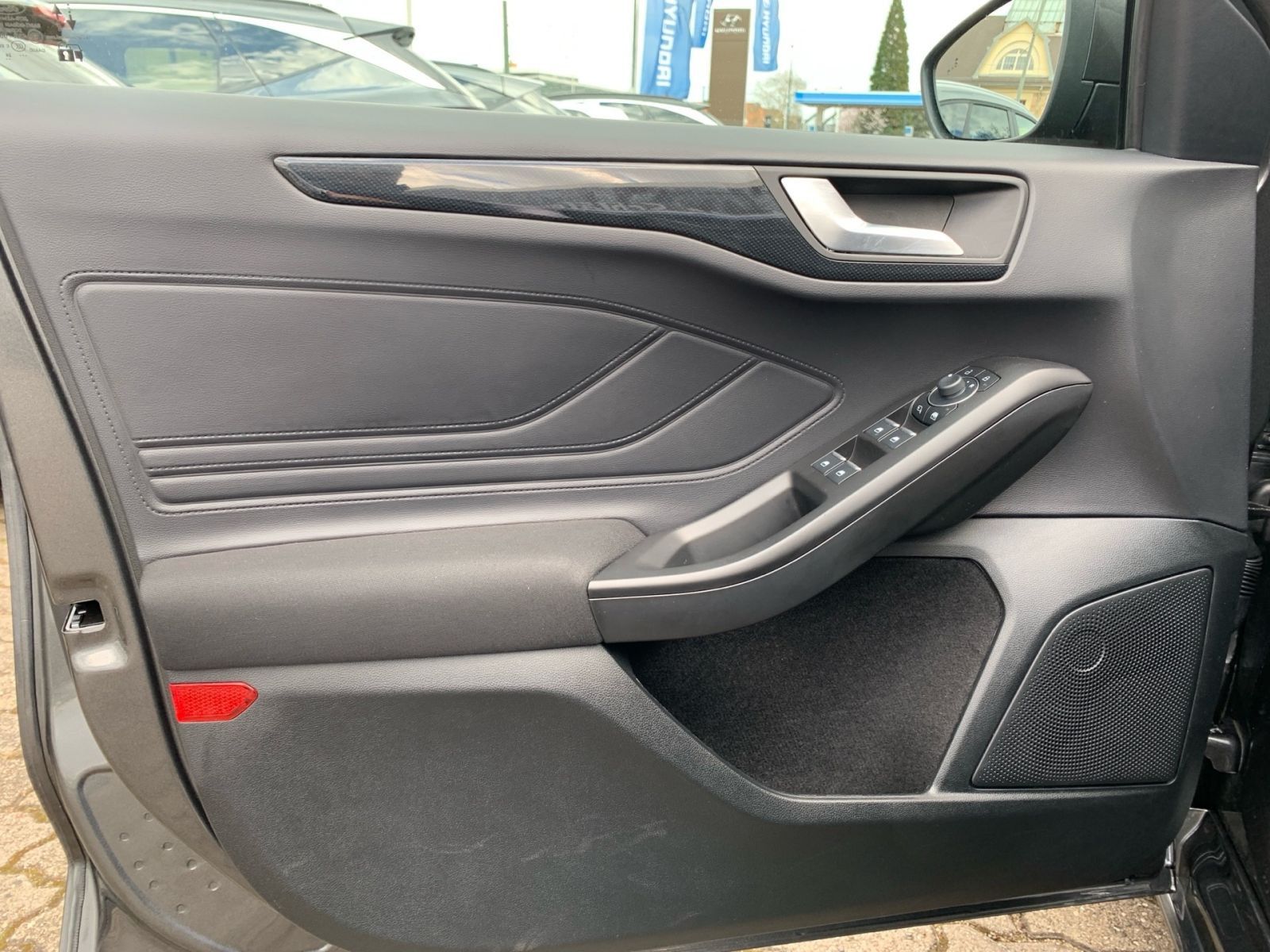 Fahrzeugabbildung Ford Focus 1.0 AT EcoBoost Mild-Hybrid ST-Line S/S Na