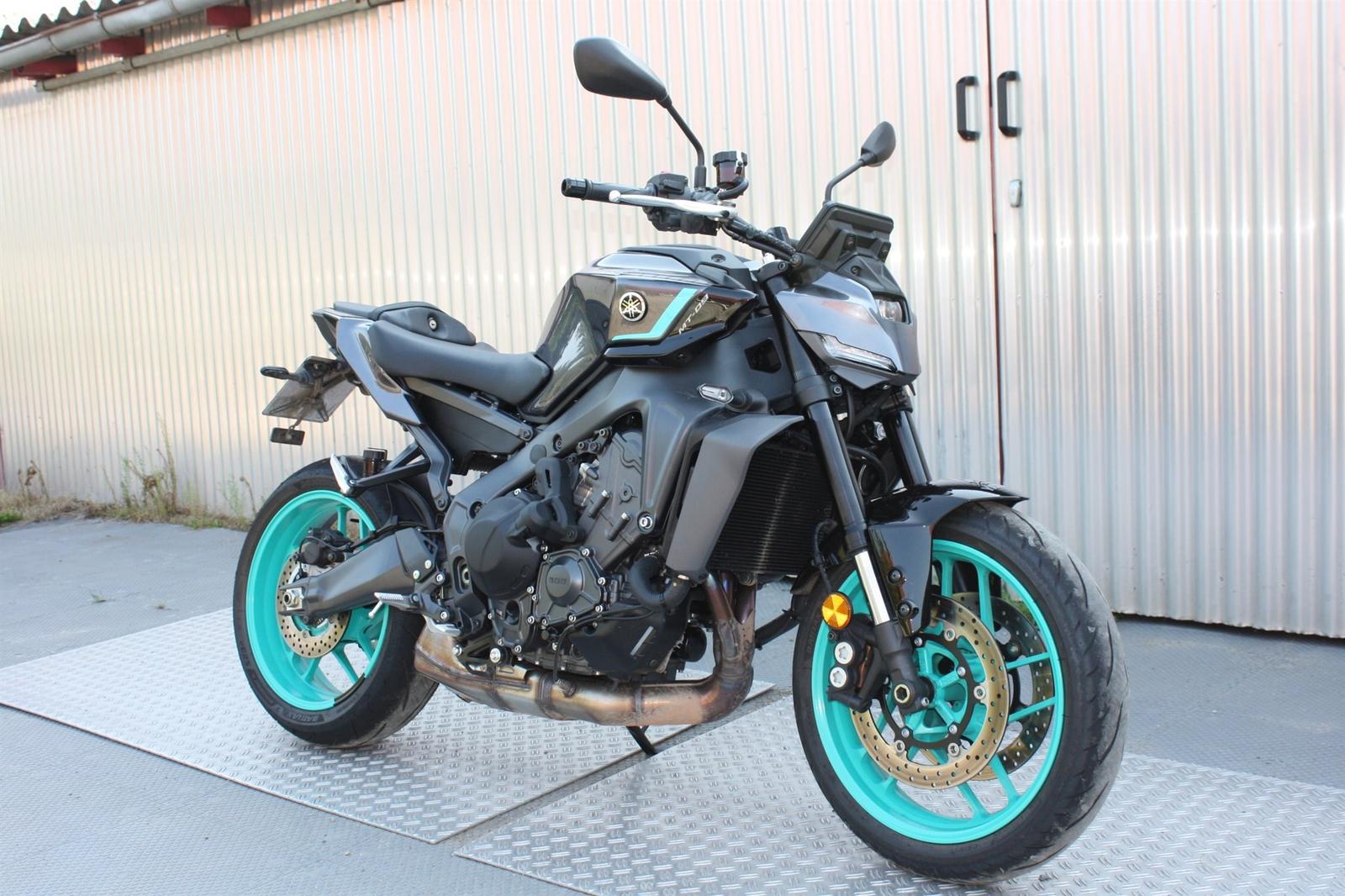 Yamaha MT-09 Y-AMT Vorführer 2024 mit Zubehör