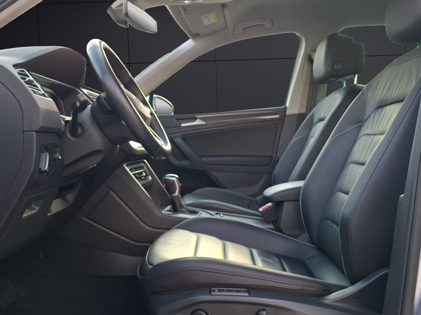 Fahrzeugabbildung Volkswagen Tiguan eHybrid Elegance DSG Matrix AHK Navi AID