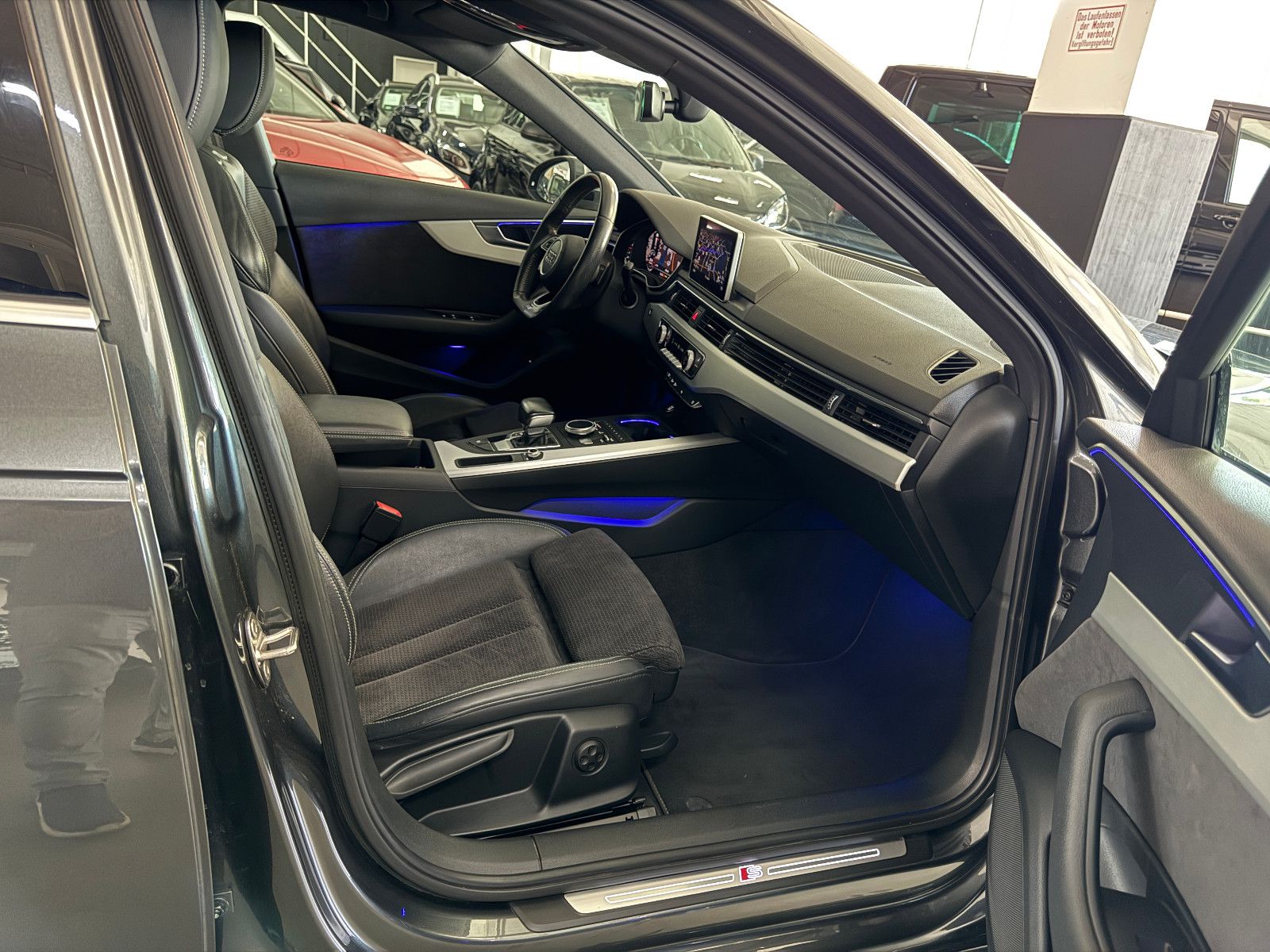 Fahrzeugabbildung Audi A4 2.0 TFSI S-TRONIC 3X-SLINE VIRTUAL LED VOLL
