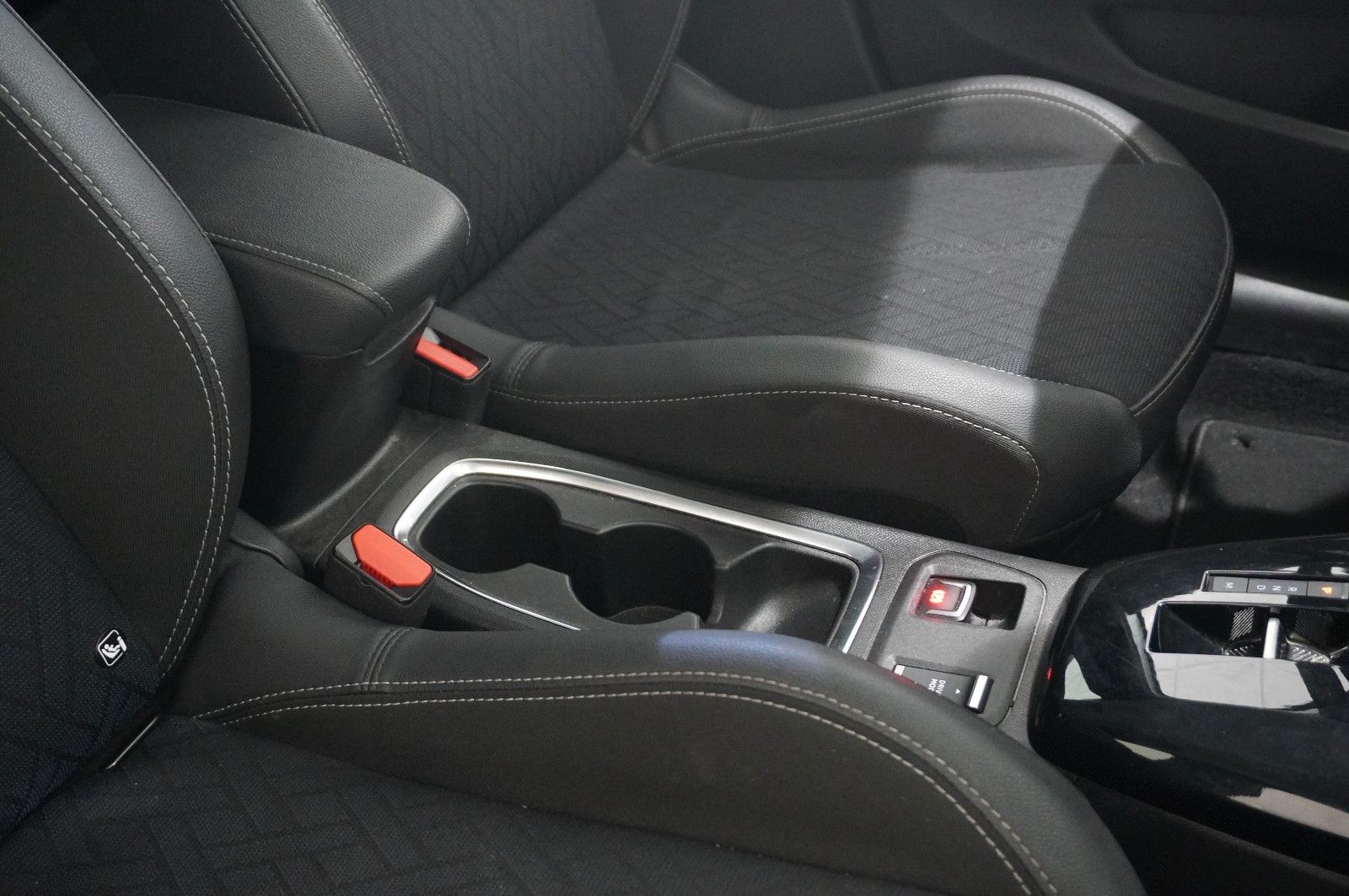 Fahrzeugabbildung Opel Corsa F 1.2T ELEGANCE NAVI/LED/KAMERA/VIRT./DAB+