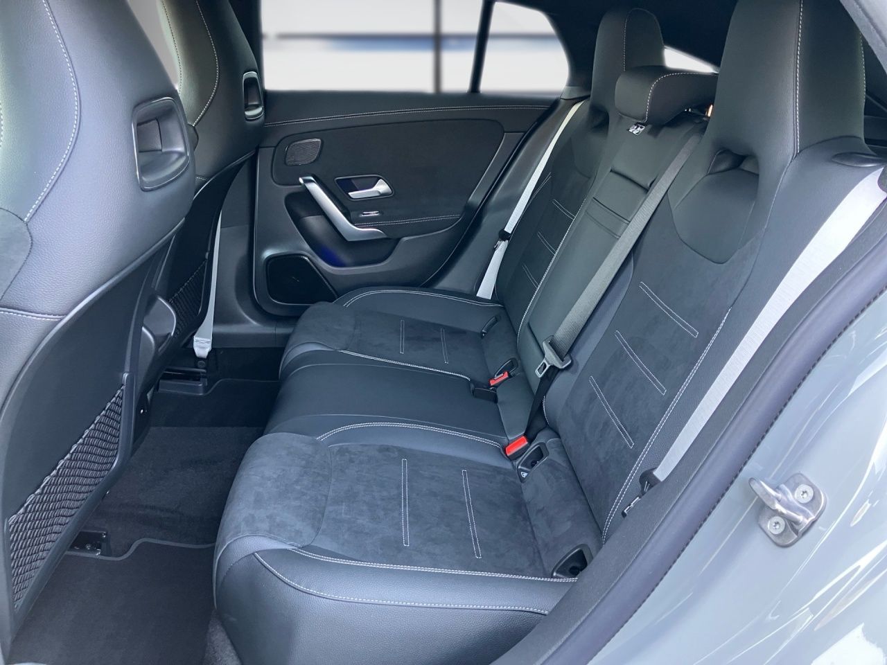 Fahrzeugabbildung Mercedes-Benz CLA 180 SB AMG+AHK+MULTIB+360+DISTR+NIGHT+LHZG++
