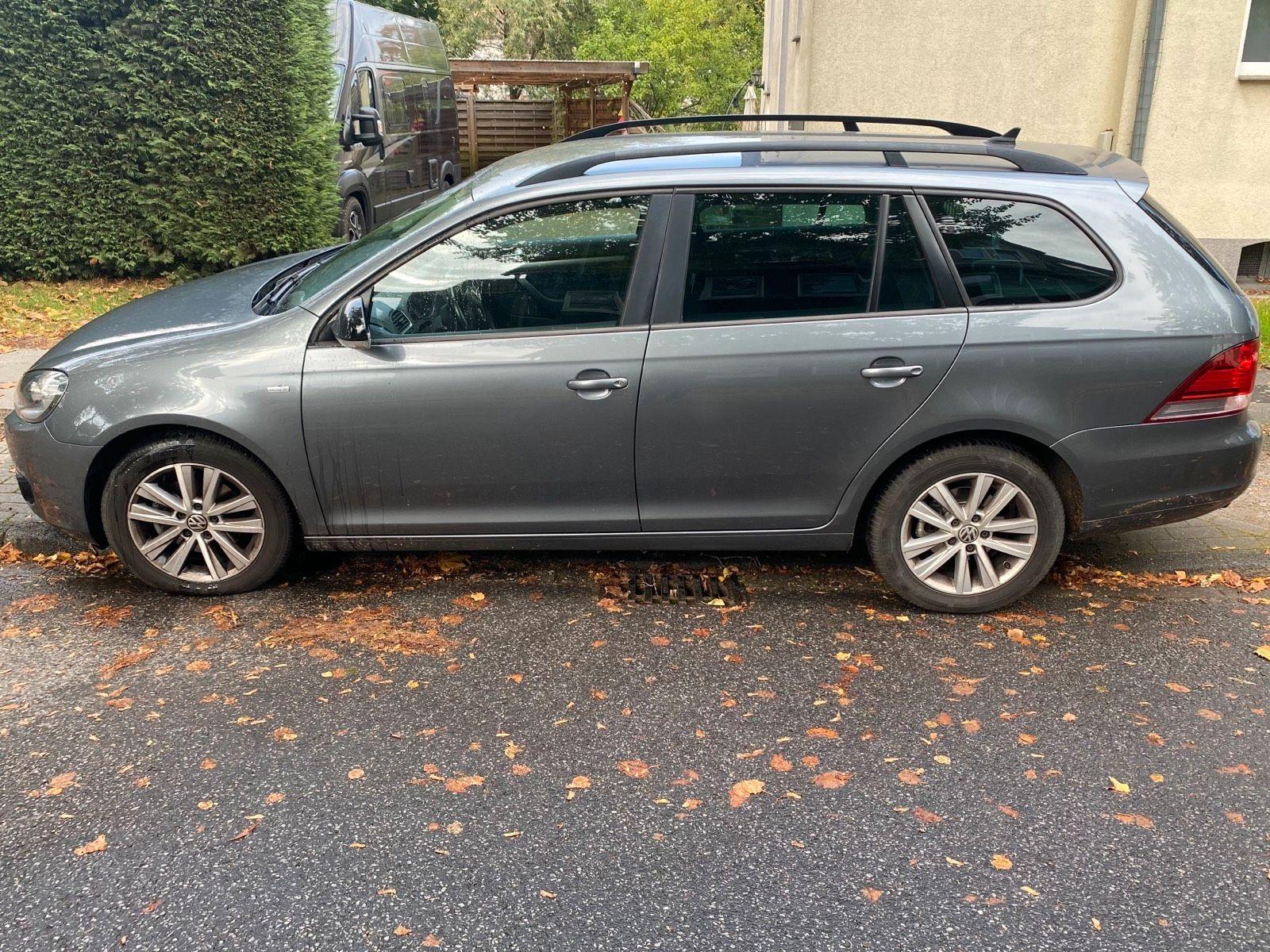 Volkswagen Golf 2013 — rear view