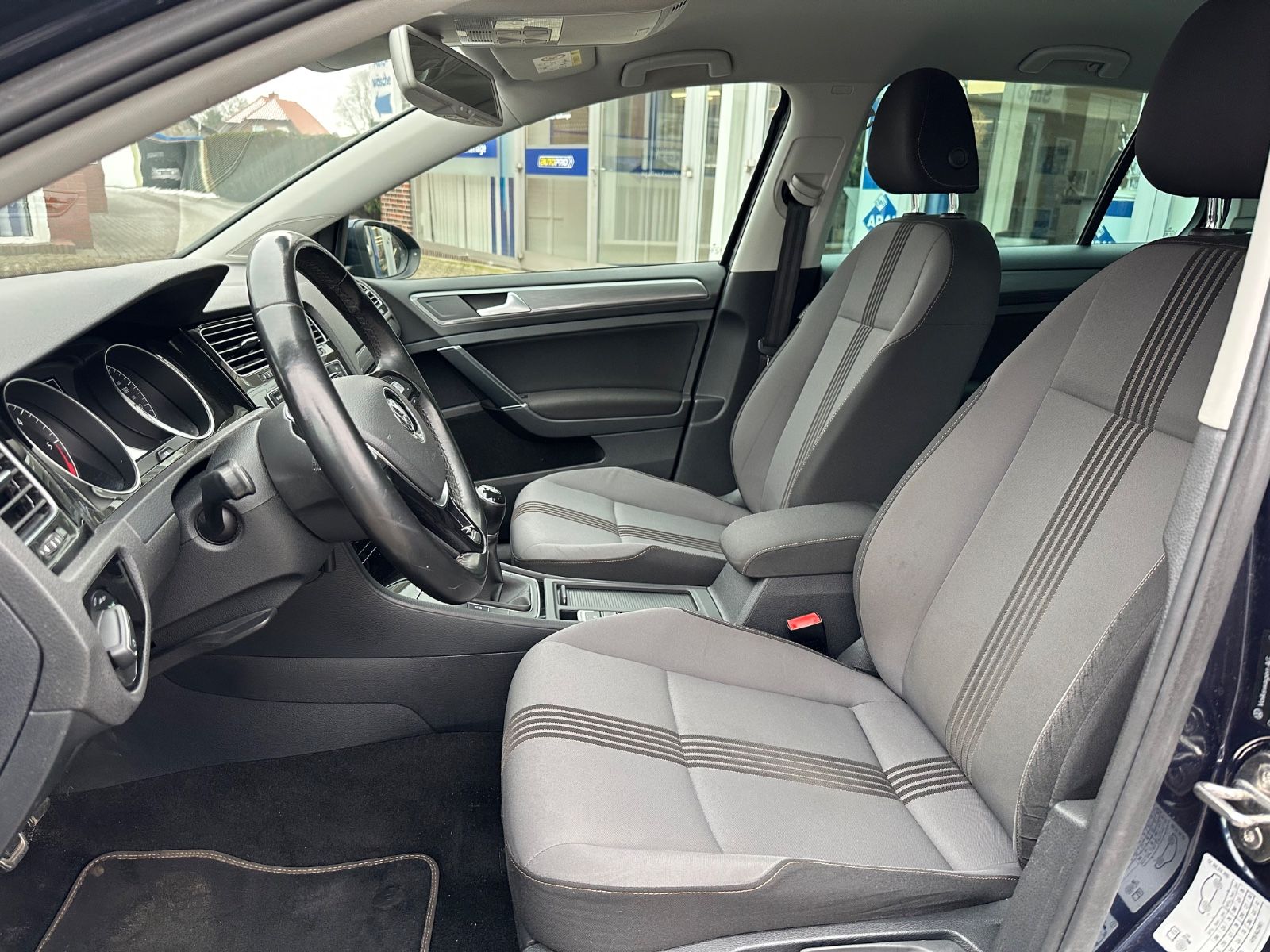 Fahrzeugabbildung Volkswagen Golf VII 1.6 TDI Allstar AHK/BiXenon/BT/GJR