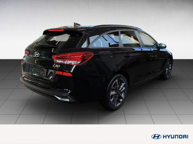 Fahrzeugabbildung Hyundai i30 FL Kombi MY25 1.5 T-GDI DCT Advantage P-Dach