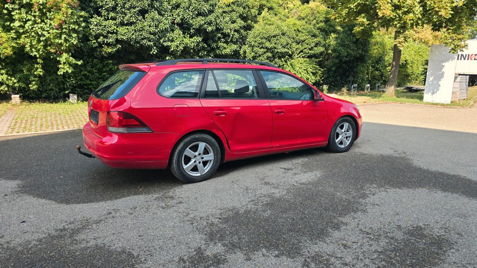 Volkswagen Golf 2012 — rear view