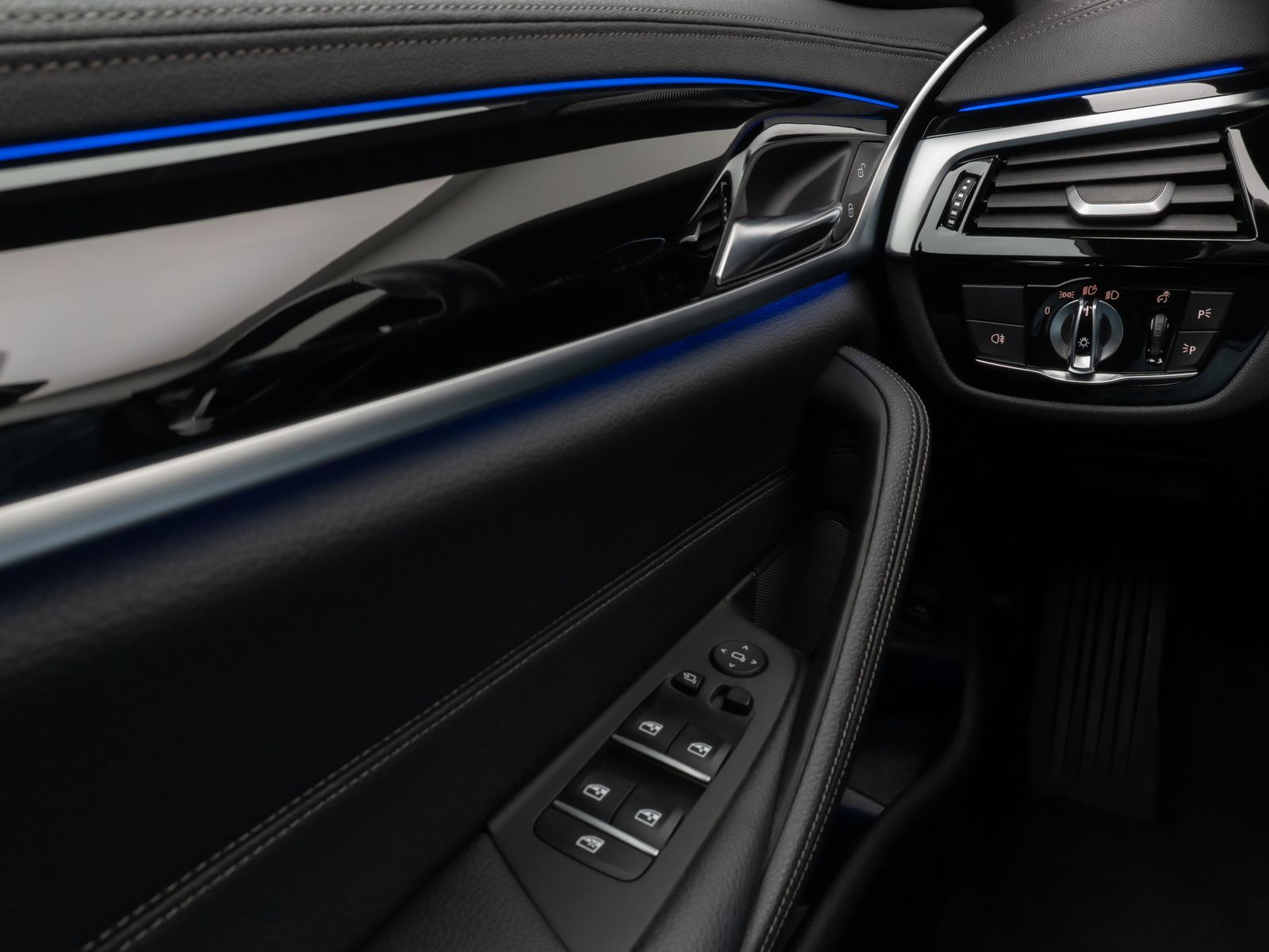 Fahrzeugabbildung BMW 530d xD  Luxury Line Kamera DAB H/K Lenkrhzg AHK