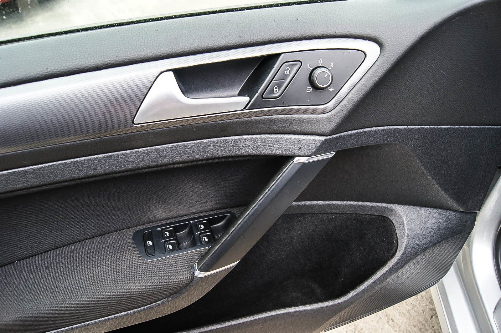 Fahrzeugabbildung Volkswagen Golf VII 1.6 TDI Lounge Bi-XENON NAVIGATION PDC