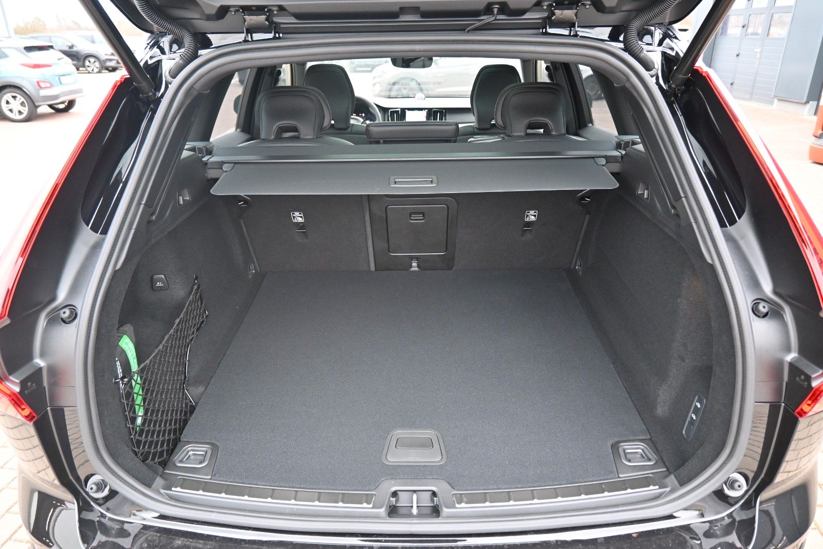 Fahrzeugabbildung Volvo XC60 B5 AWD Ultra Black Edition*360*LUFT*ACC*AHK