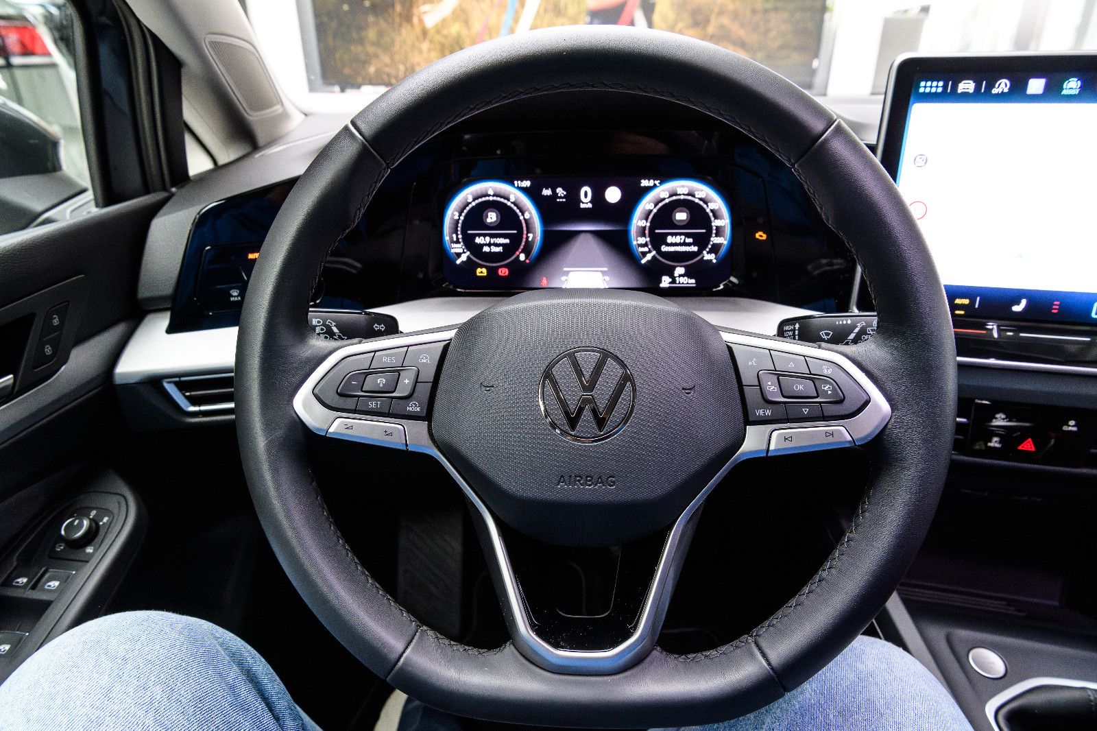 Fahrzeugabbildung Volkswagen Golf VIII. 1.5 TSI 110 kW *+LED+SHZ+ACC+RFK+LHZ