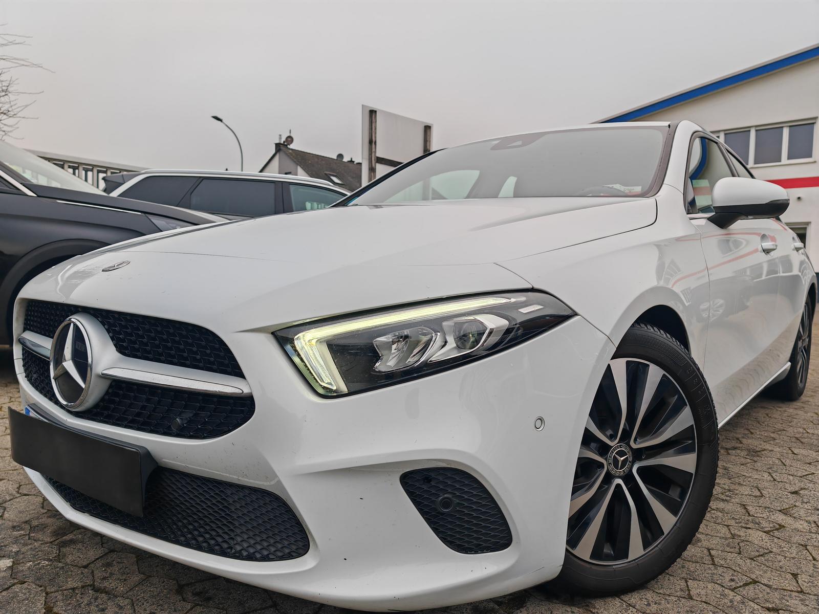 Mercedes-Benz A 180 d 7G Limousine ACC LED KOMFORT #90929