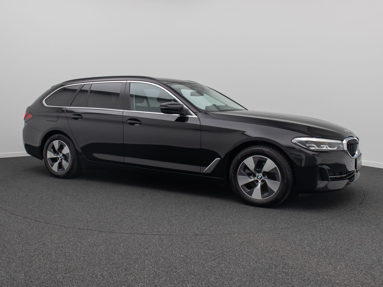Fahrzeugabbildung BMW 520d xD Kamera HUD DAB Alarm Sport Fernlichtassi