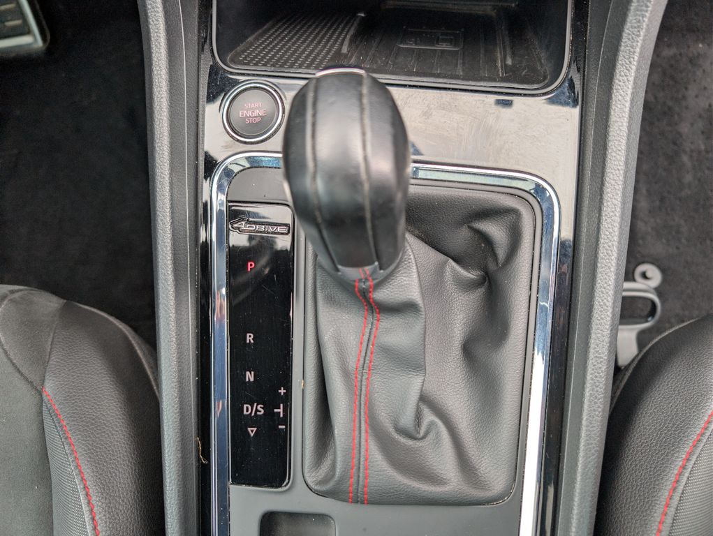 SEAT Ateca FR 4Drive 2,0TSI 190PS DSG LED Pano 1.Hand SEAT Ateca FR 4Drive 2,0TSI 190PS DSG LED Pano 1.Hand