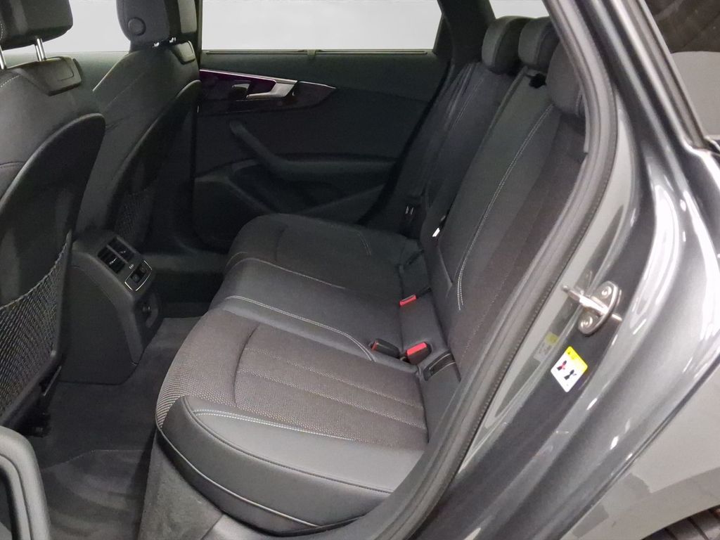 AUDI A4 2024