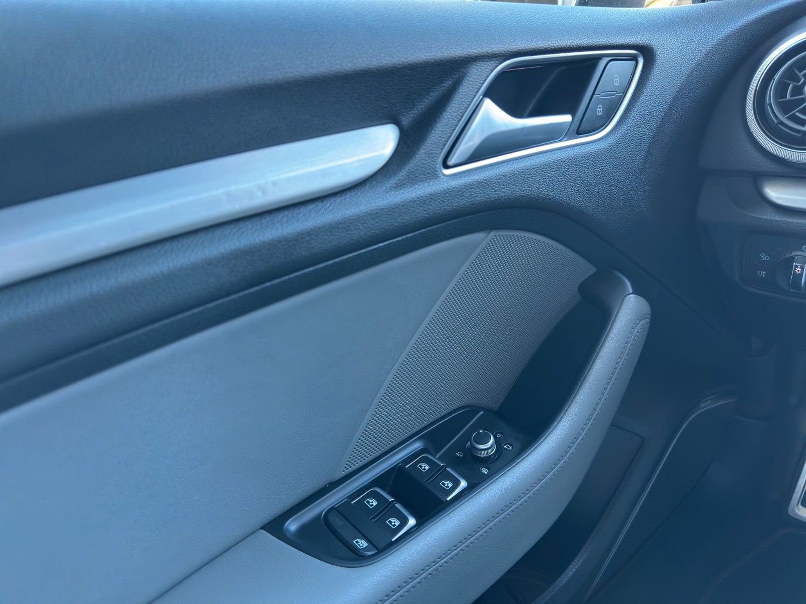 Fahrzeugabbildung Audi S3 Sportback 2.0 TFSI quattro LED*B&O*Shz*Pano