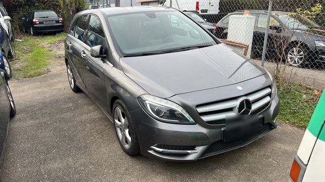 Mercedes-Benz Mercedes B220 4 Matic Sport AMG Line