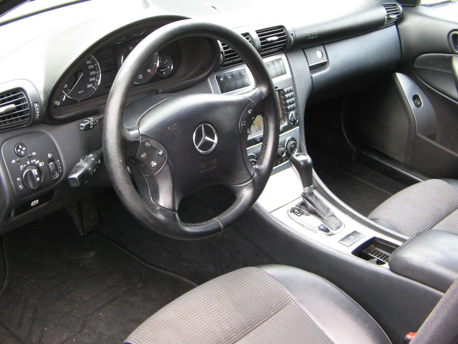 Mercedes-Benz C220 2006 — photo 13