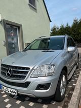 Mercedes-Benz ML 350 CDI 4MATIC - - Mercedes-Benz ML 350 aus 2010
