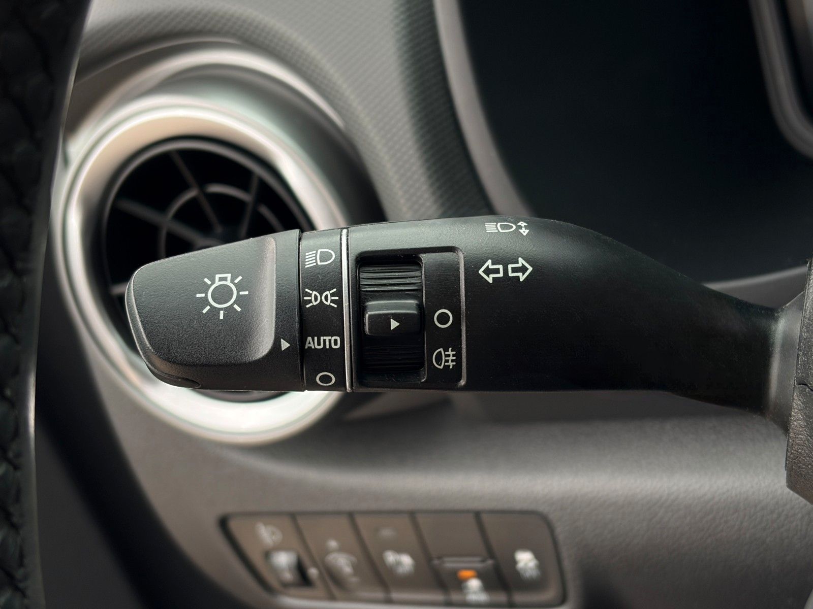 Fahrzeugabbildung Hyundai KONA E Edition 30 Wärmepumpe ACC CAM NAV CarPlay