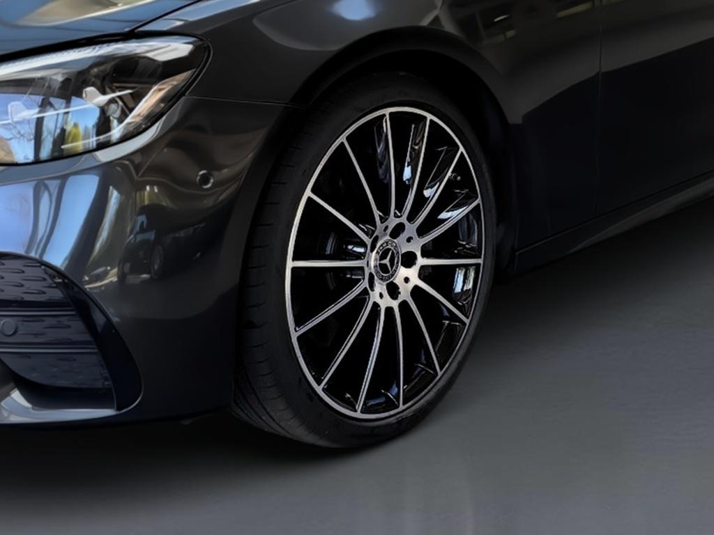 Mercedes-Benz E 220 d T AMG+AHK+SCHIEBEDACH+LED+KAMERA+AMBIENT