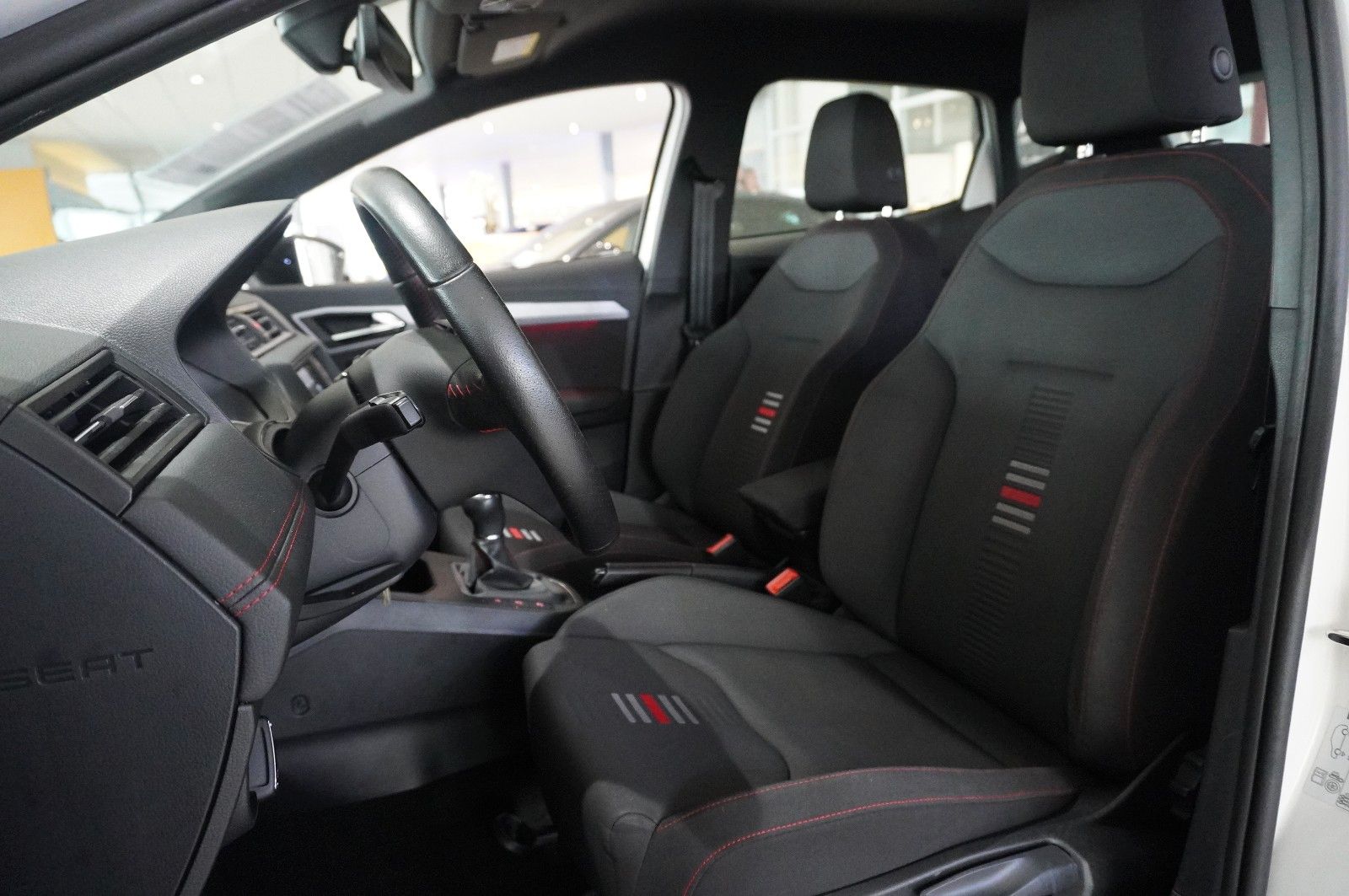 Fahrzeugabbildung SEAT Ibiza 1.0 TSI FR SPORT LED/NAVI/SHZ/PDC/TEMP/17"
