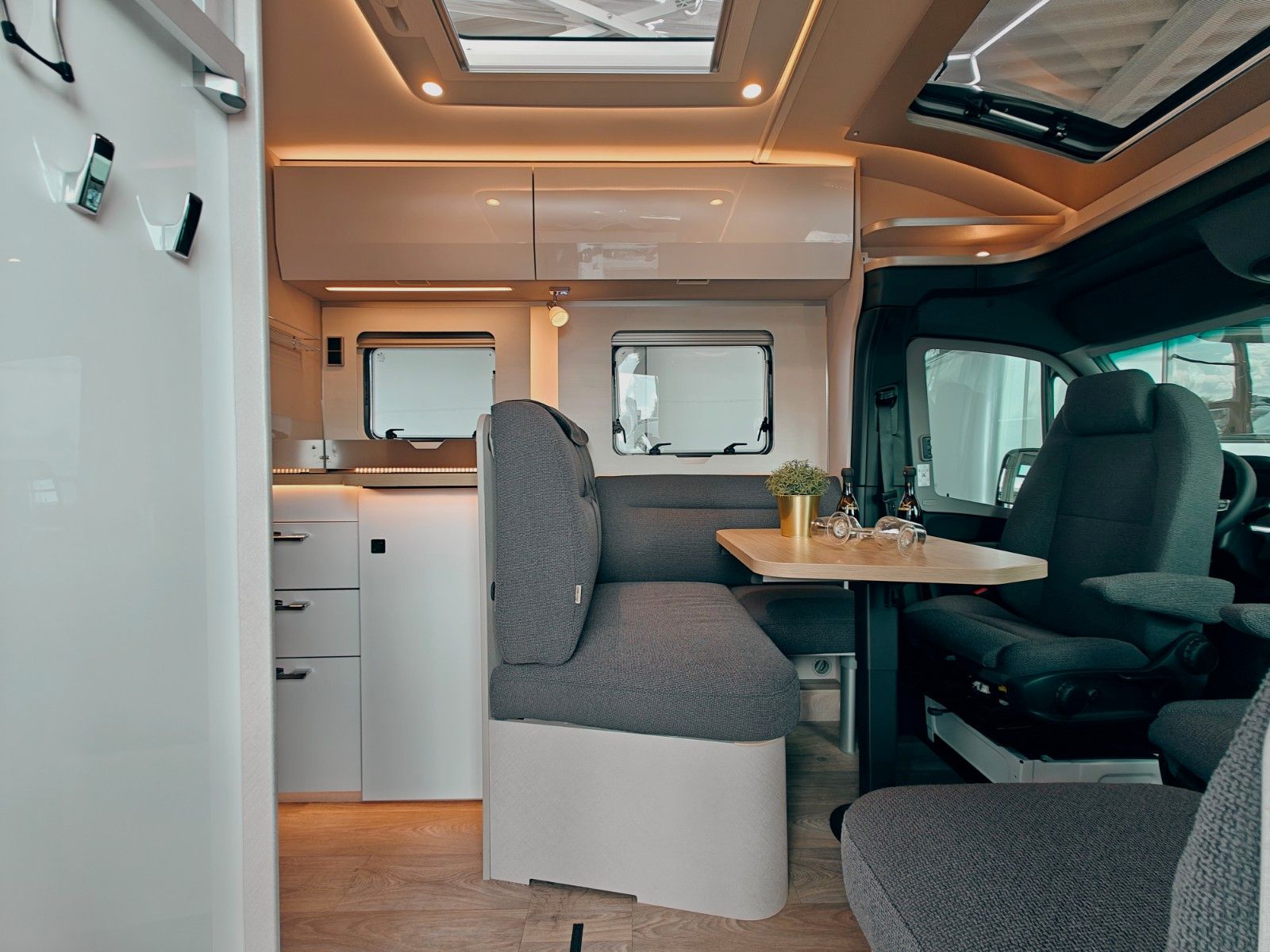 Fahrzeugabbildung HYMER / ERIBA / HYMERCAR TRAMP S 680 PREMIUM - 2025