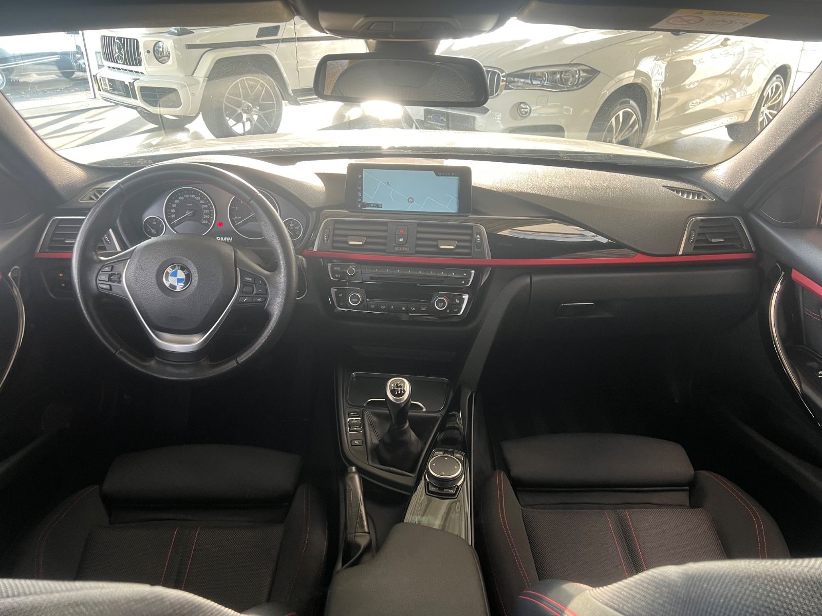 Fahrzeugabbildung BMW 320 i Touring xDrive Sport Line *NAVI PROF*LED*