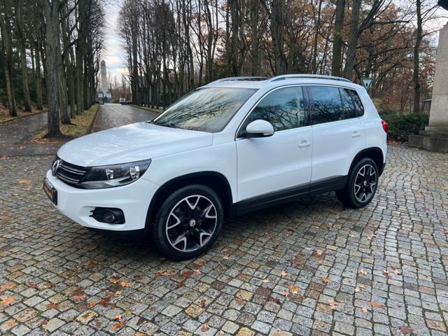 Volkswagen Tiguan 2,0Autom Leder Navi AHK Panorama R;Kamera