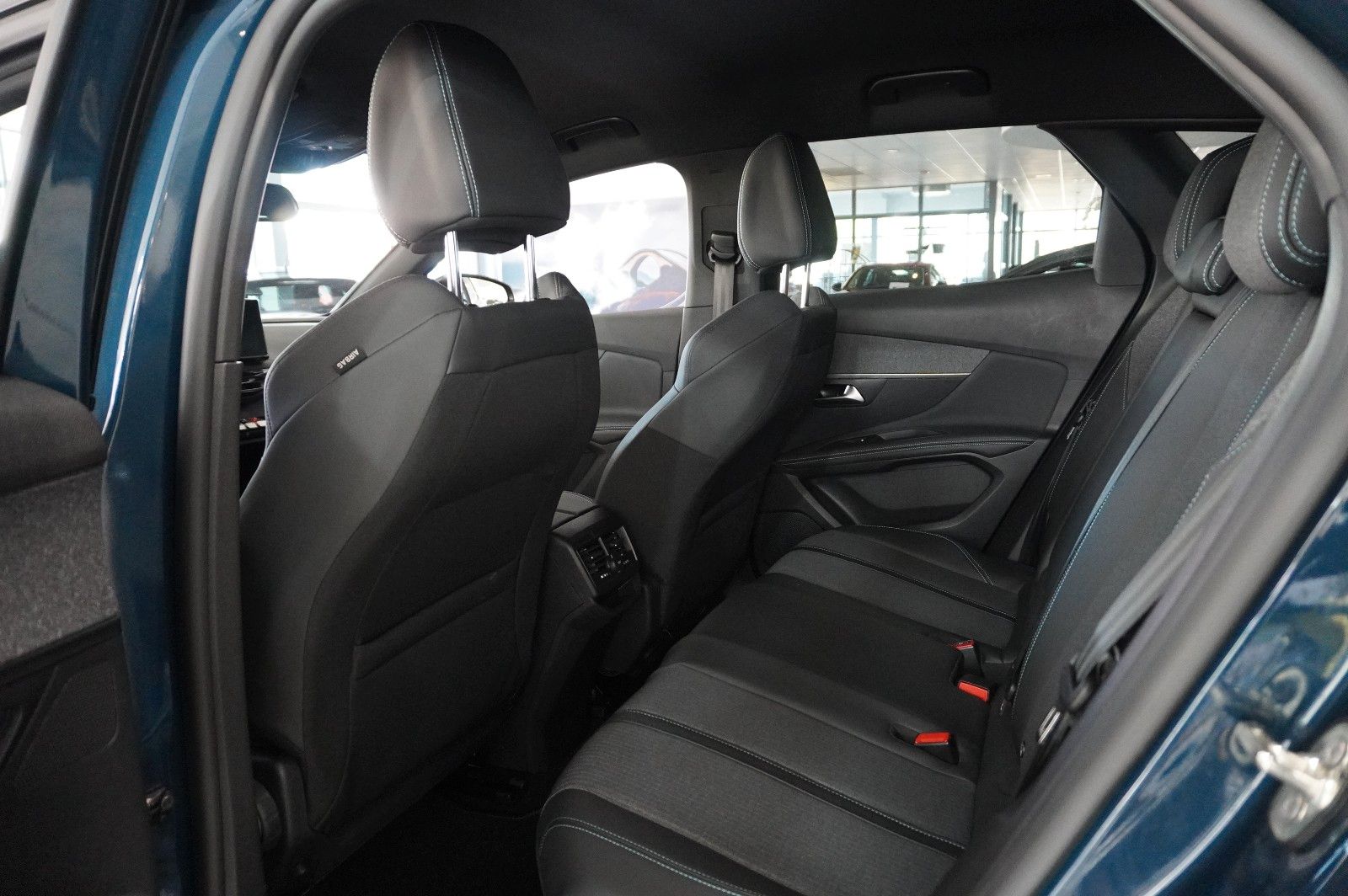 Fahrzeugabbildung Peugeot 3008 1.2T ALLURE PACK NAVI/LED/KAMERA/SPORT/DAB+