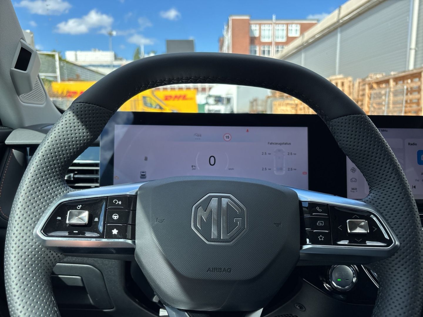 Fahrzeugabbildung MG HS Hybrid+ Luxury MY25.5  TOP FINANZ*  Angebot