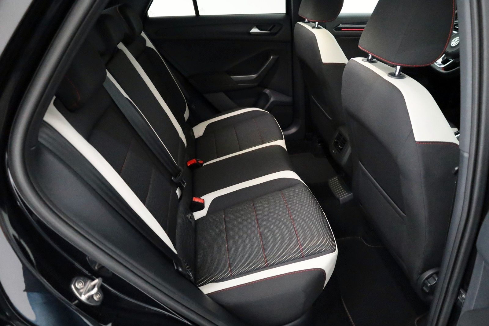 Fahrzeugabbildung Volkswagen T-Roc Sport 4M Navi,ACC,Kamera,Carplay,AHK,SR+WR